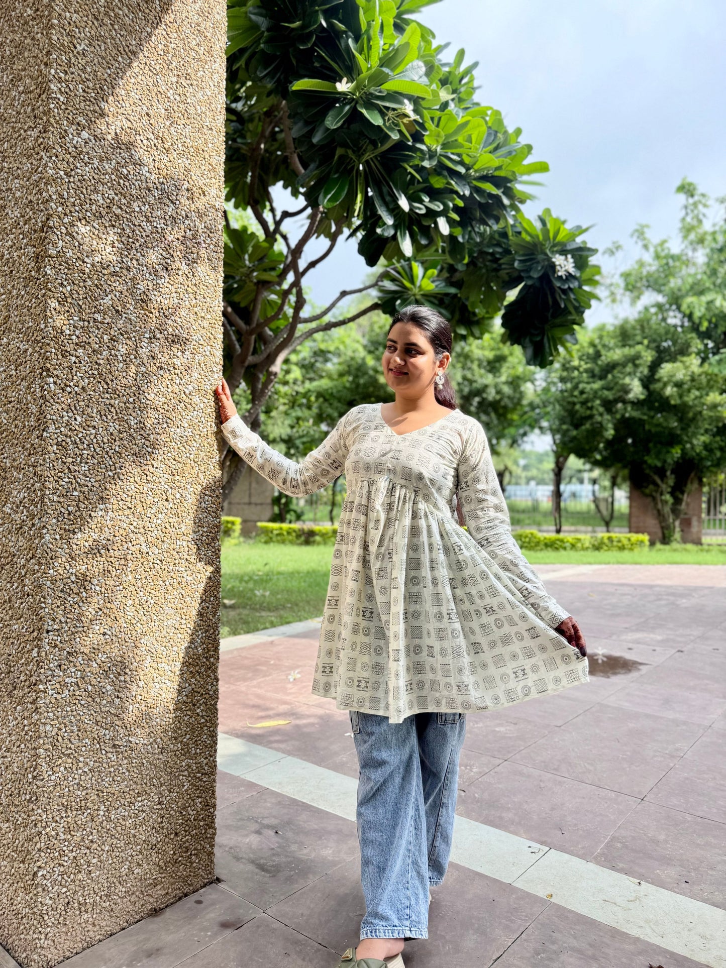 White Printed Long Sleeve Kurti for Women – Elegant Ethnic Wear