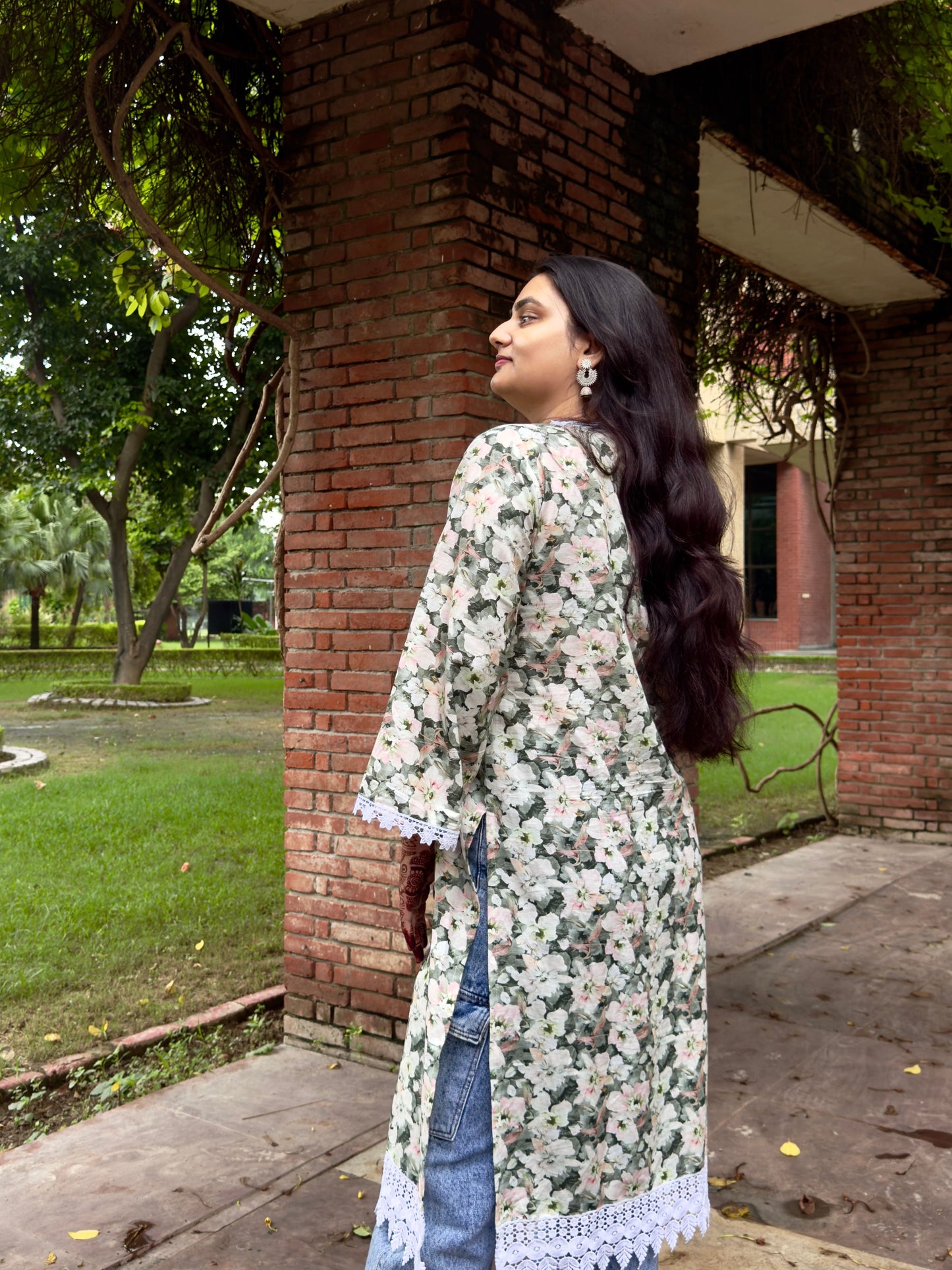 Floral Printed Green Long Kurti with Lace Detailing – Elegant Ethnic Wear for Women